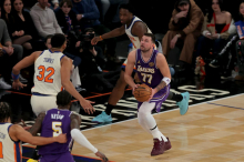 New York Knicks – Los Angeles Lakers 52:56 (polčas; Dončić 18 točk)