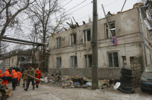 V ruskem napadu na vzhodu Ukrajine ubitih najmanj sedem ljudi, zadeta naj bi bila tržnica