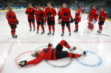 Hokejistke pripravljene za začetek turnirja, kaj pa osrednja dvorana?