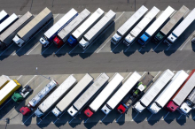 V cestnine tovornjakov bo vključena tudi pristojbina za zunanje stroške onesnaženja zraka in hrupa