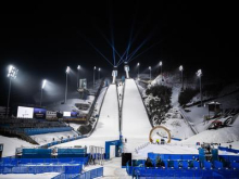 Skakalke bodo danes prve preizkusile zasneženo olimpijsko skakalnico