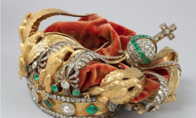 Louvre objavio prve fotografije krune koja je ukradena u spektakularnoj pljački