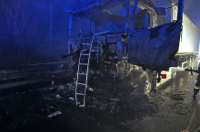 Lkw-Brand auf A2: Südautobahn eine Stunde gesperrt