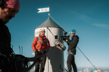 Triglav: Pot odrešitve prinaša ganljivo zgodbo Dareta Vidica o prebolevanju tragične gorske nesreče