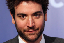 Serienstar zeigt Fotos: „How I Met Your Mother“-Star Josh Radnor ist Vater geworden