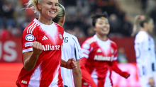 Bundesliga der Frauen: Doppelpack Harder: Bayern-Frauen gewinnen in Freiburg