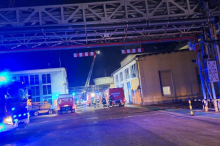 Brückl: Sechs Feuerwehren rückten zu Brand im Donau-Chemie-Werk aus 