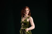 Kleider für die Stars: Der Opernball trägt Eva Poleschinski 