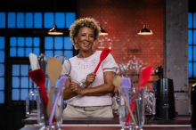 Arabella Kiesbauer übt für „Das große Promibacken“