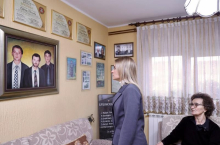Ministarka Stamenkovski posetila Nadu Milić koja je izgubila trojicu sinova- blizanci stradali 1999. na KiM, treći umro od tuge: Kročivši u kuću majke heroja...