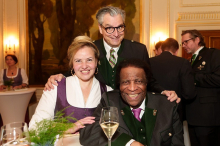 Leute: Für Oberlandlerball das Theater „geschwänzt“