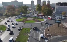 Kako se pravilno vozi u kružnom toku? Ovo buni mnoge vozače: Evo ko zapravo ima prednost 