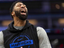 Washington Davisa postavil na stranski tir