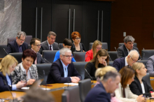 Spremembi zakona, ki z aprilom dviguje dajatve za tovorna vozila, se obeta podpora