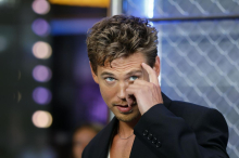 Austin Butler v zgodbi o Ikarjevem padcu kolesarja Lancea Armstronga