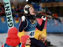 Philipp Raimund je olimpijski prvak, 18-letni Tomasiak poskrbel za veliko presenečenje, Prevc šesti