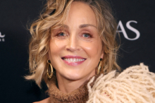 Weltstar Sharon Stone beehrt Innviertler Schaumrollenwelt