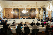 Landtag: „Theoretisch kann man auf Hawaii sitzen und Arztvisiten machen“  