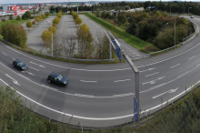 Verkehrsunfall: Verteilerkreis Webling: Zwei Autos kollidierten, Frau verletzt