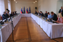 Vlada sprejela uredbo za učinkovitejše razporejanje v CZ in strategijo za odpornost kritičnih subjektov