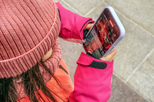 Swipen statt Besteck halten: Viel Zeit vor Bildschirmen führt zu autismus-ähnlichen Symptomen bei Kleinkindern