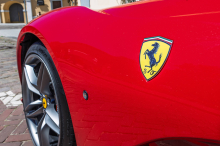 Gefragte Luxusautos: Im Renntempo: Ferrari steigert Nettogewinn auf 1,6 Milliarden Euro