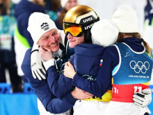 Slovenska ekipa skočila do naslova olimpijskih prvakov, Domen četrti član družine Prevc z odličjem z OI!