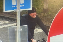 Teure Fahrräder bei Krankenhaus gestohlen: Wer kennt diesen Mann?