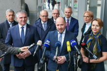 Desnosredinski trojček NSi, SLS in Fokus Marka Lotriča na DVK vložil skupno kandidatno listo