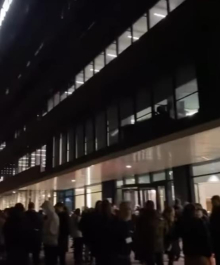 POŽAR U POSLOVNOJ ZGRADI NA NOVOM BEOGRADU Hitno evakuisani svi zaposleni, vatrogasci na terenu (VIDEO)