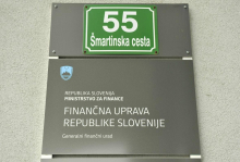 Na Dolenjskem se stanje po razburjenju zaradi izvršb umirja, večjih socialnih stisk ne zaznavajo