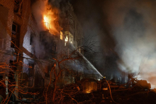 V ruskih napadih na Ukrajino več smrtnih žrtev, med njimi tudi deček