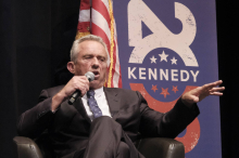 Robert F. Kennedy Jr.: US-Gesundheitsminister verrät in einem Podcast: „Ich zog Kokain von Toilettensitzen“