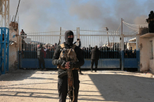 Ameriška vojska premestila več tisoč domnevnih pripadnikov Islamske države iz Sirije v Irak