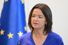 Fajon: Enakost spolov in dostop do vode sta ključna dejavnika stabilnosti