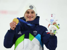 Domen Prevc s fantastičnim drugim skokom do naslova olimpijskega prvaka!