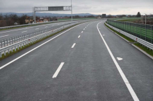 AMSS: Saobraćaj slabijeg intenziteta zbog praznika, zadržavanja na granici za teretna vozila