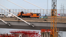 Gefahr von oben: Herabfallende Eisstücke: Leverkusener Rheinbrücke gesperrt