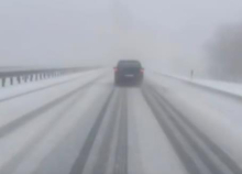 OGLASIO SE MUP ZBOG SNEGA, UPOZORAVAJU: Oprez, saobraćaj na brojnim putnim pravcima otežan i usporen