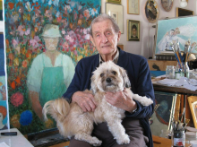 Stoletnik Karel Zelenko še ni odložil čopiča: novejša dela razstavlja v Kranju