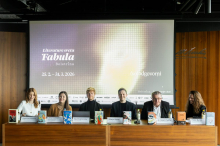 Fabula in vprašanje, kako sobivati v svetu krize zaupanja, razkroja resnice in občutka nemoči