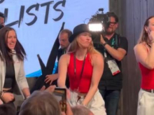 Ganjena Mikaela Shiffrin bučno proslavila zlato odličje