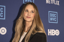 „The Body“ kennt kein Alter: Elle Macpherson modelt mit 61 in Unterwäsche