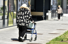 SDS in NSi bosta pojasnila zahtevo za ustavno presojo prispevka za dolgotrajno oskrbo