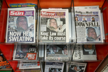 Aretacija in preiskava nekdanjega princa Andrewa britansko monarhijo pahnili v zgodovinsko krizo