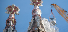 Basilika Sagrada Familia: Kreuz aus Deutschland vollendet