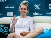 Teja Belak bronasta na uvodnem svetovnem pokalu sezone, Anže Hribar tik pod stopničkami