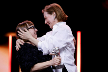 Zlati medved Berlinala je šel Rumenim pismom, filmskemu zrcalu Evropi