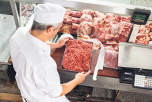 Godišnji odmor zaboravi, minimalac na račun, ostalo u koverti: Mesar otkrio tajne koje mnogi nisu smeli, a tek da čujete deo o plati