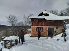 SVE ŠTO SU TRIFUNOVIĆI S MUKOM KUĆILI, NESTALO U TRENU: Teška sudbina braće iz Bioske kod Užica, za samo par minuta sve se pretvorilo u pepeo i dim (FOTO)